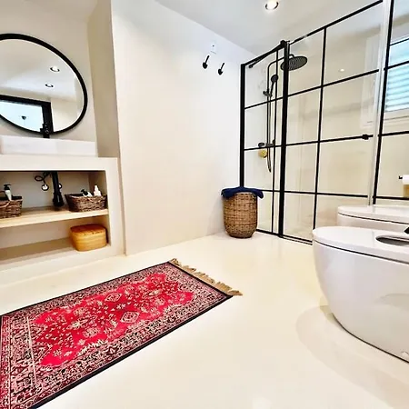Luxurious With Pool فوينخيرولا